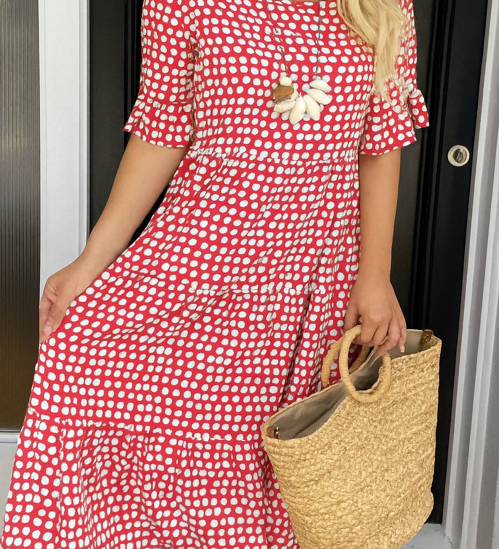 ELEGANTTI MIDI-MEKKO LYHYILLÄ HIHOILLA NAISELLE