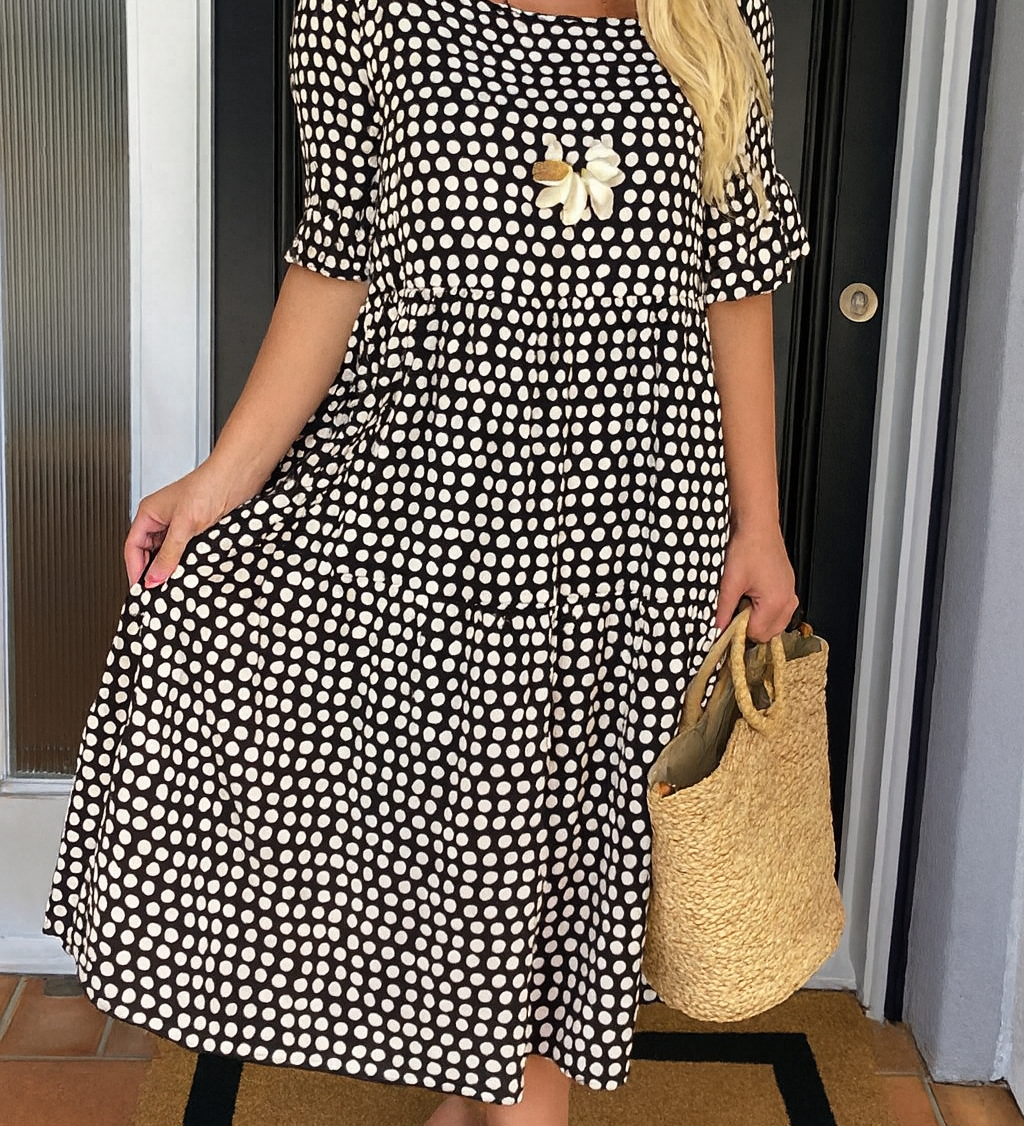 ELEGANTTI MIDI-MEKKO LYHYILLÄ HIHOILLA NAISELLE