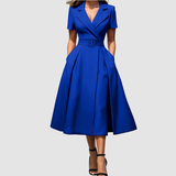 CELINA BLOOM | ELEGANTTI MUSTA A-LINJAN MEKKO