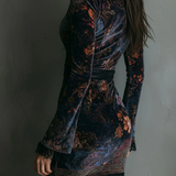 Iris | Mini Bodycon Mekko Sametista, Pitturista ja Kukkaprintistä